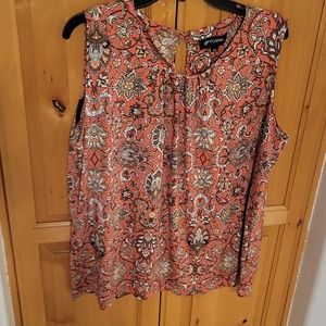 Spring sleeveless bouse